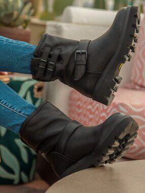 Ross & Snow Lucky Leather Boots Shearling Buckle Moto Booties Black Size 10 NEW